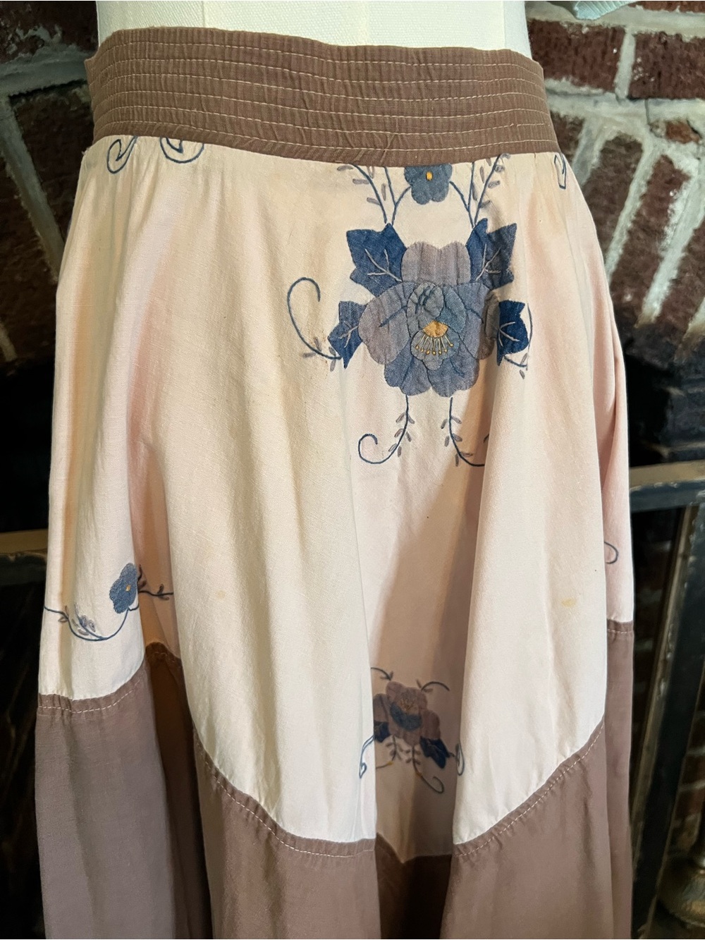 **SOLD** VINTAGE the good earth two toned prairie skirt - Picture 2 of 9